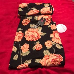 Brand new outfit with earrings size xxl